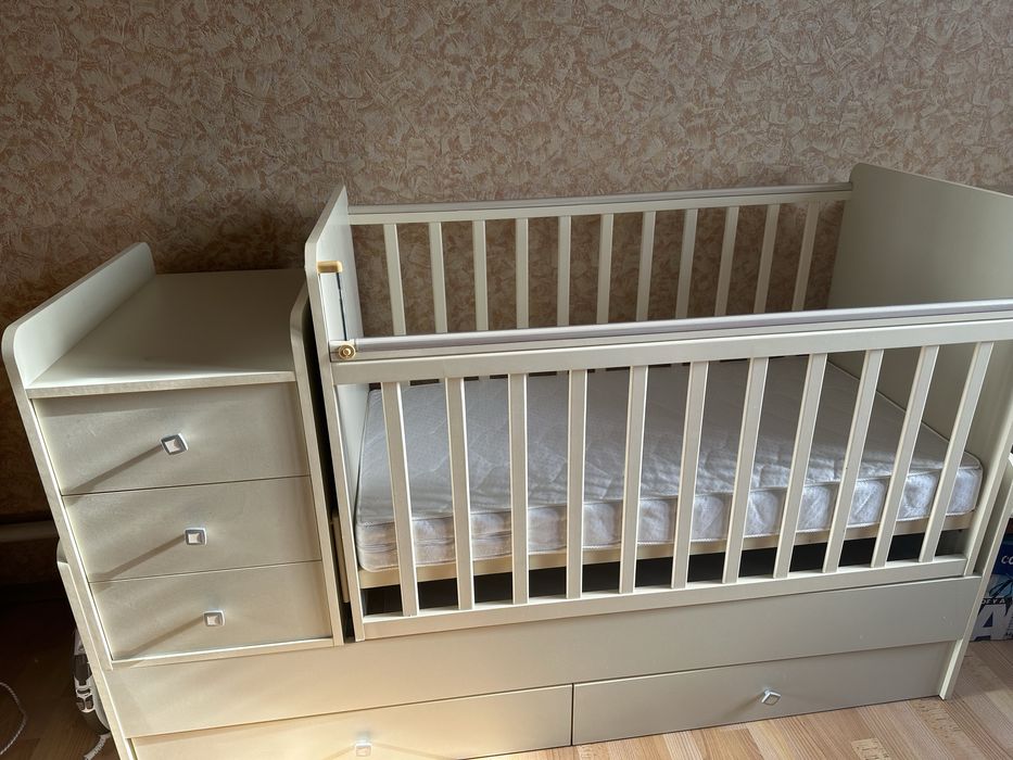 Продам детскую кроватку