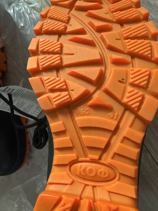 Продам ботинки рабочие р 41 новые