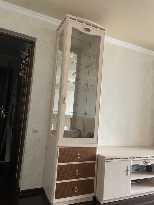 Шкаф витрина для гостиной 2 штуки