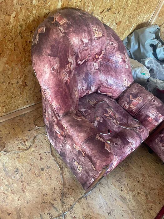 1бр.Кожен диван използван