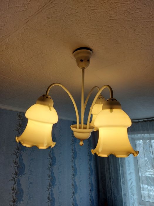 Продам 3 люстры.