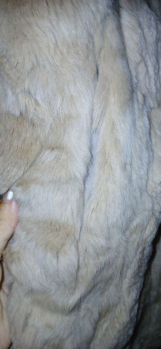 Blana naturala marimea L dar merge si M ! Superbă! Pret de bluza !
Cum