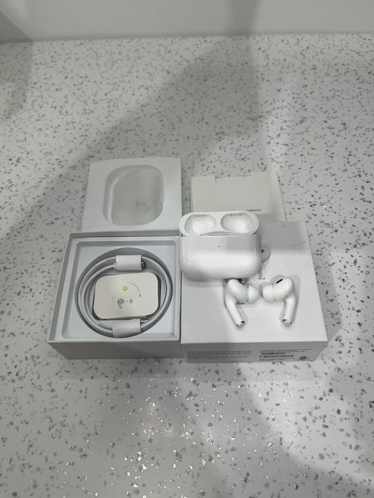 Apple Airpods pro 2(serie valida si factura!!Le vand urgent‼️
