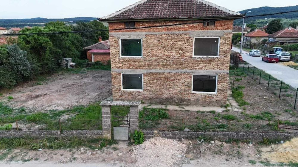 Продава се Къща в Долни чифлик - 390 кв.м за 265 €/кв.м - Снимка #3