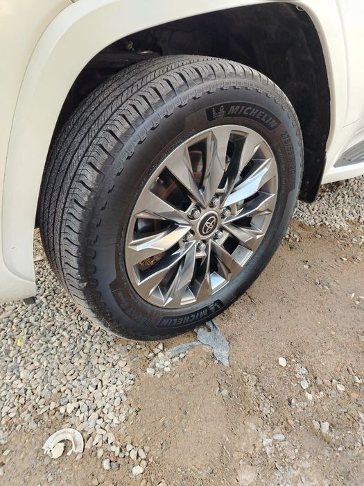 Toyota Land Cruiser 300 SFX V1