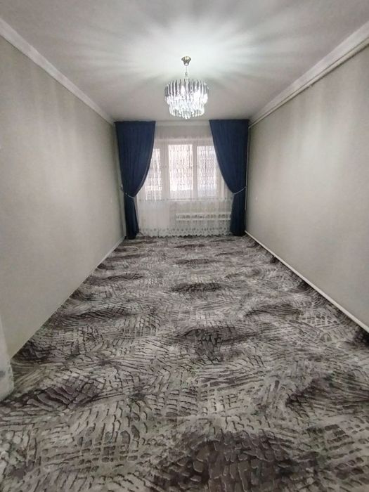 Продается 2х комнотная кирпичний квартира 6 метровий веранди