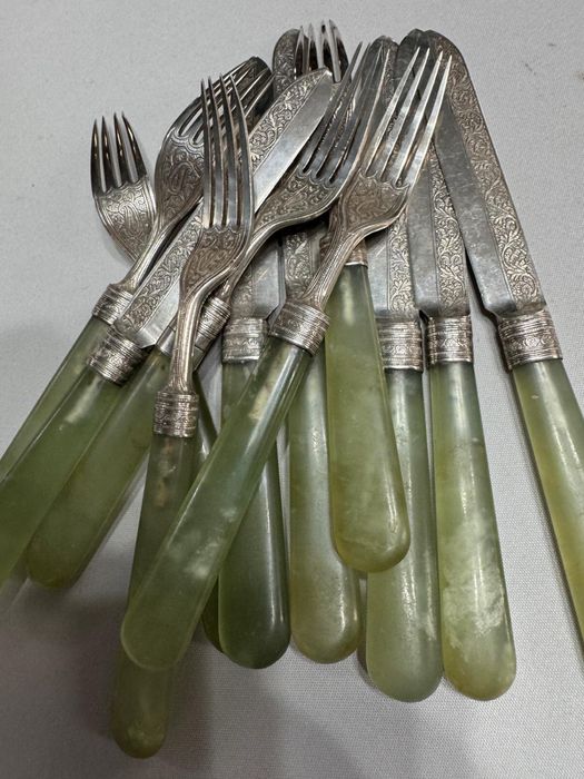 Tacamuri de argint cu Jad