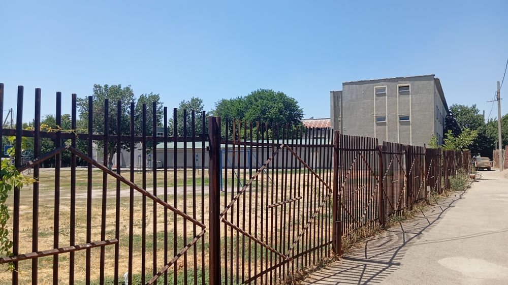 Продается участок 6 соток, фасад 15 метров 15 метров ,свой без риэлтор