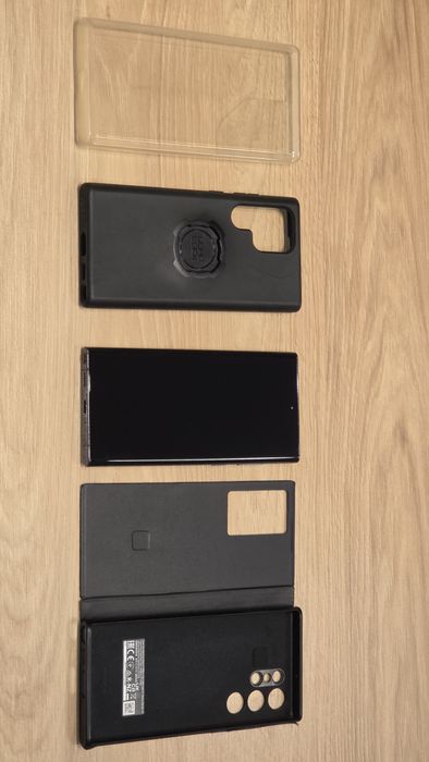 Samsung Galaxy S22 Ultra, 512 GB + Two Cases