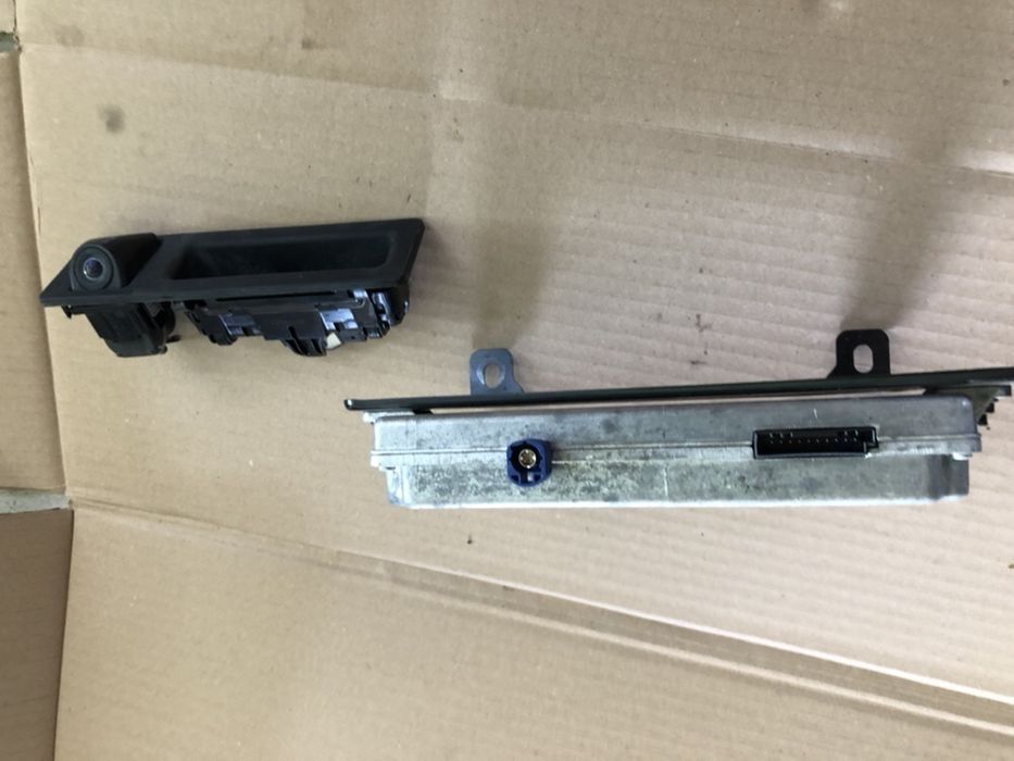 Kit complet pentru montaj camera marșarier bmw F10 F11 F30 F01 F15 F31 toate piesele sunt originale bmw