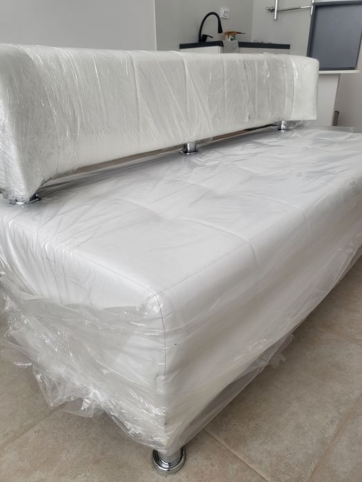 Продам компактный стильный диван