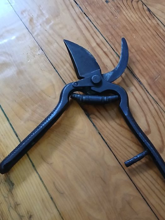 Стари ретро лозарски ножици