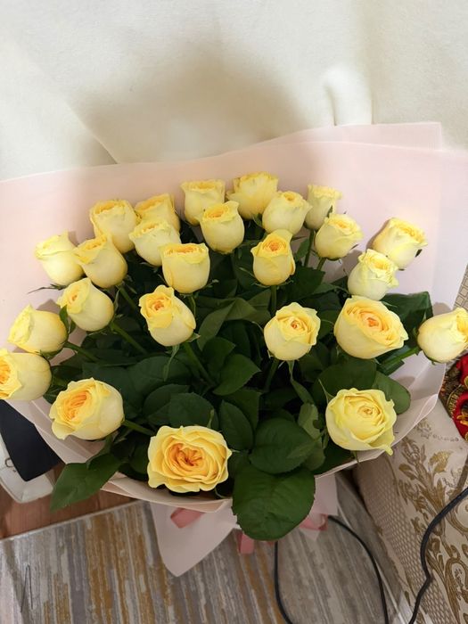 Продам 25 роз желтого цвета