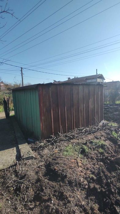 Продавам метален гараж