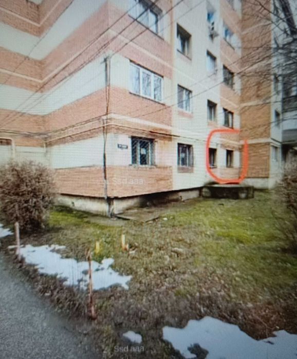 Apartament parter spatios 3 camere .