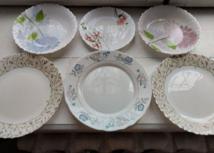 Посуда красивая,разная.