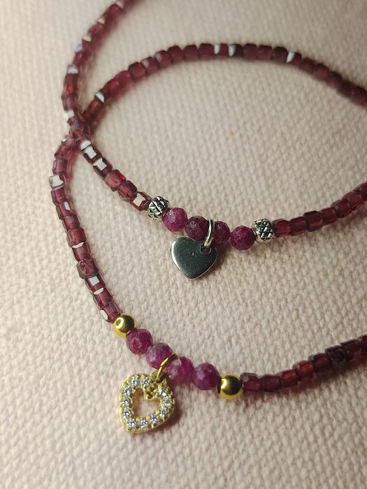 Гривни от естествени камъни