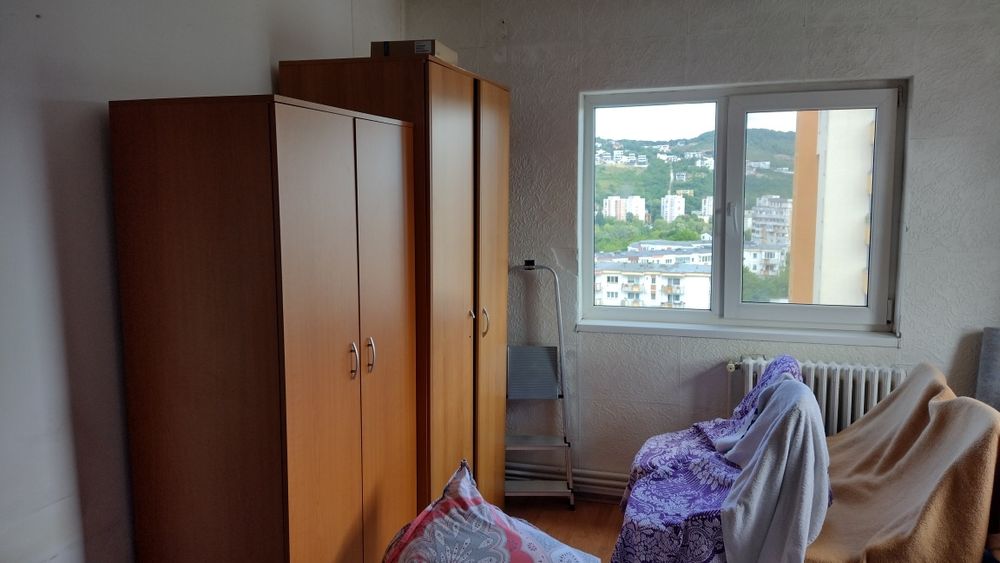 Donez mobila și canapea