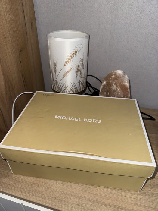 Продаю Michael Kors кроссовки в оригинале