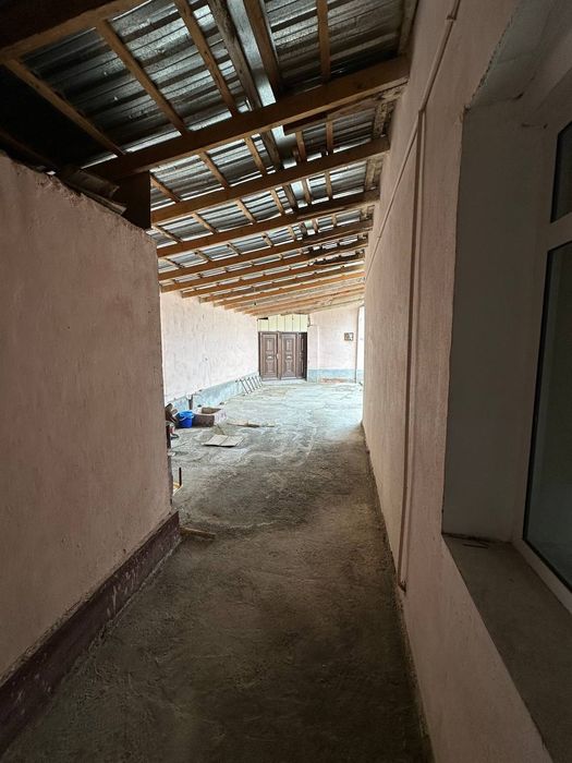 Uy sotiladi narx45 000$ kelishamiz hammasi sharoitida yashashga tayyor