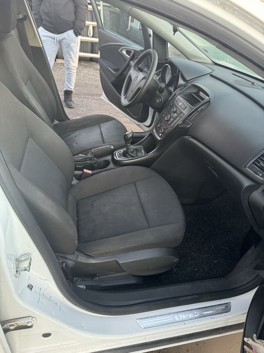 Opel Astra (J) Опел Астра 2010-2018.На части
Двигател 1.4 Бензин, 100к