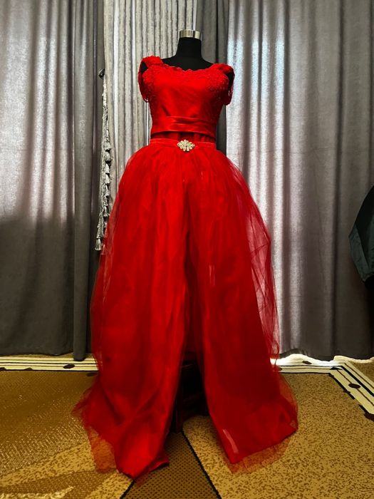 Платья вечерние нарядные