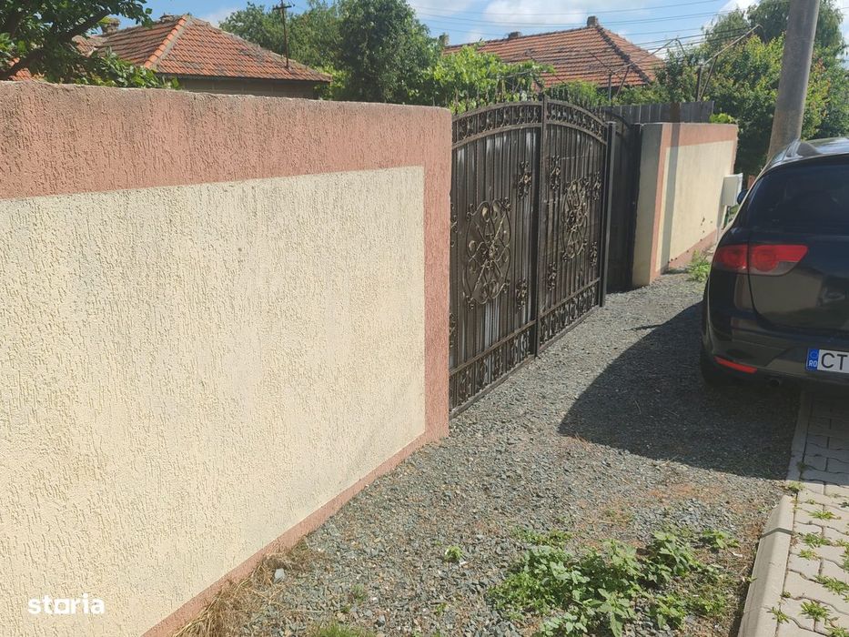 Casă cu teren generos în centrul comunei Cogealac