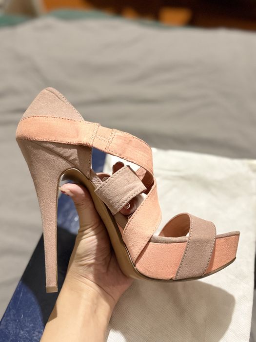 Босоножки от Bershka 38рр новые