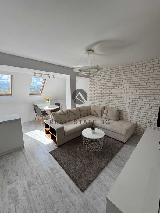 Продава се Тристаен апартамент в Пловдив, Кючук Париж - 96 кв.м за 2146 €/кв.м - Снимка #1