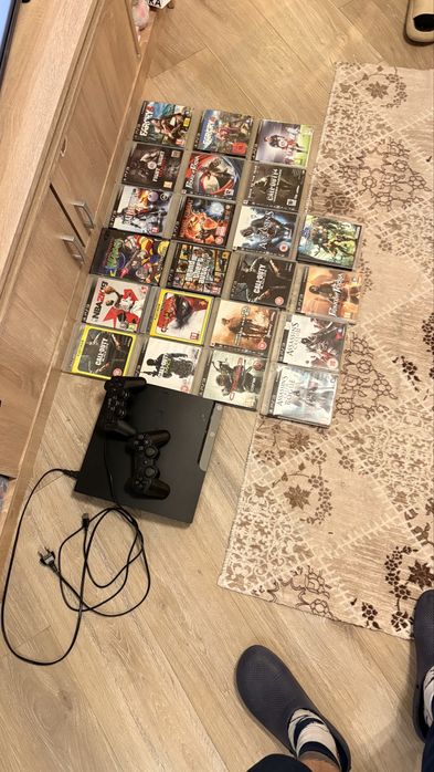Продавам PlayStation 3 + игри