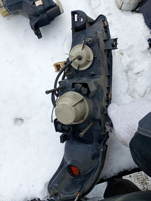 Продам фары привозные  Субару