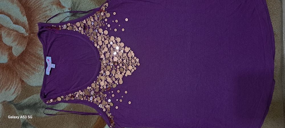 Продаётся.     Кофточка