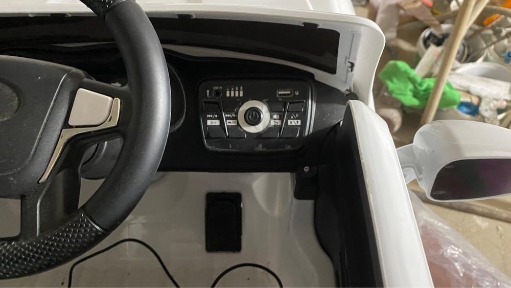 Машинку на колесах, с пультом