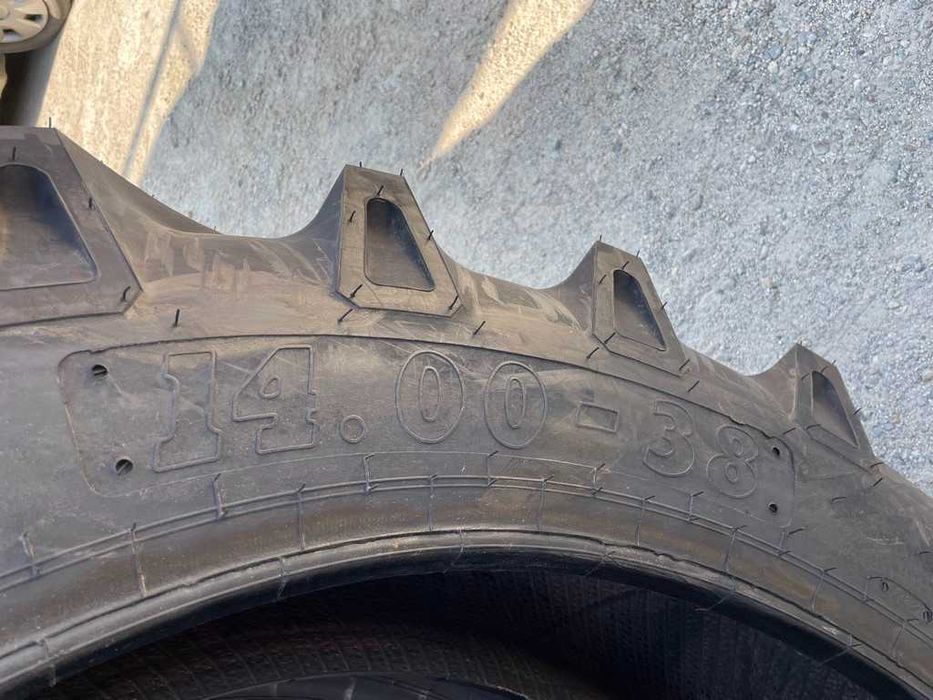 Cauciucuri noi marca BKT 14.00-38 cu 12 pliuri pentru tractor U650