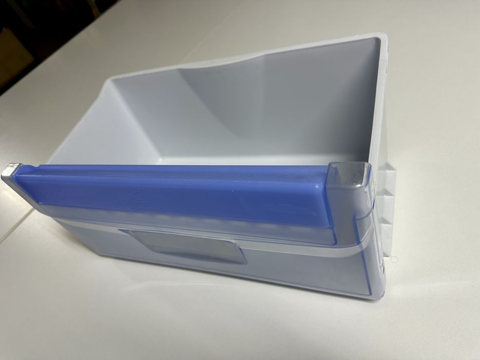 Set complet de polite si sertare pentru combina frigorifica Indesit