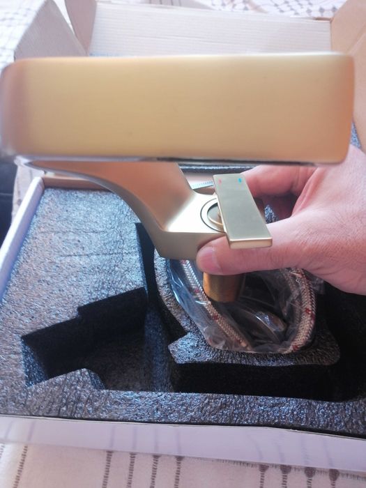 Смесител за баня-цвят злато