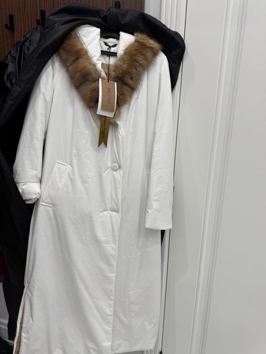 Продаю белый пуховик