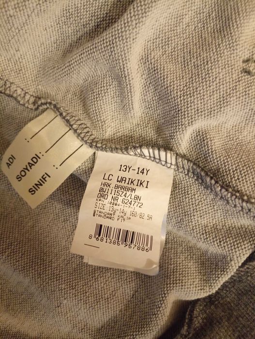 Продавам детски анурак за 13-14 годишно дете.Есенно-пролетно.