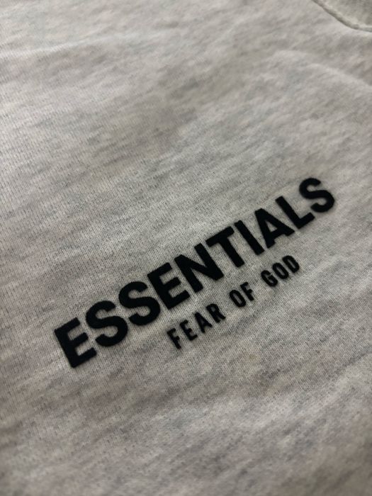 Pantaloni scuti essentials