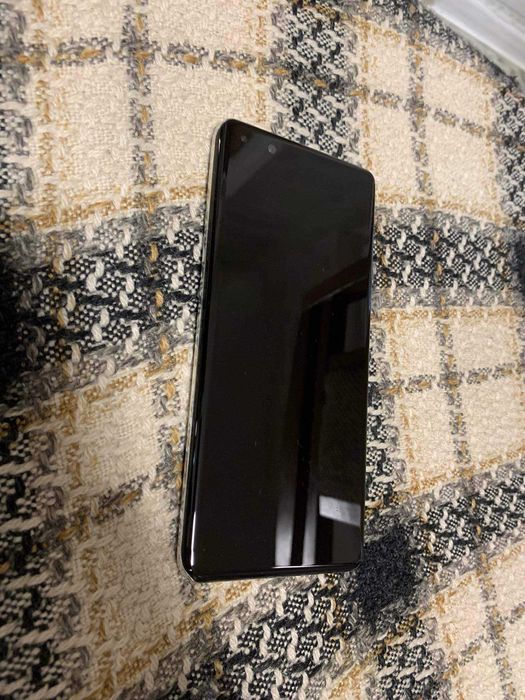 Продавам Huawei p40 pro