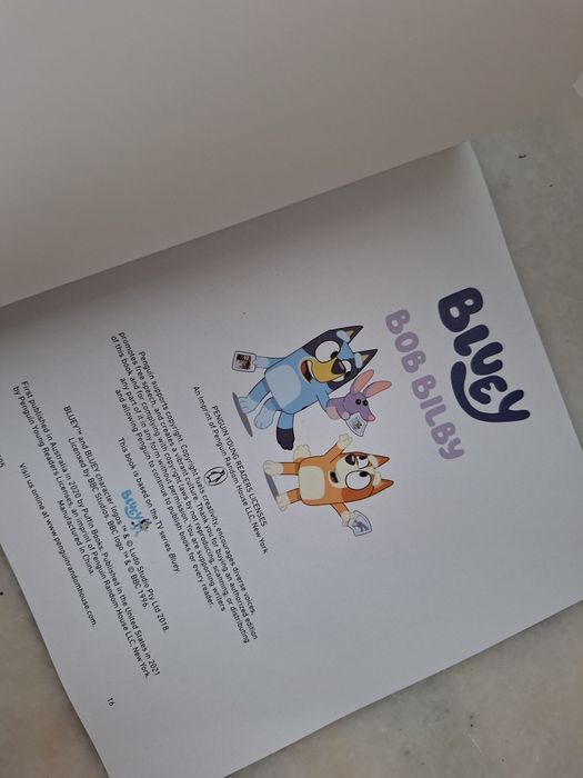 Книжка на английски за Блуи / Bluey