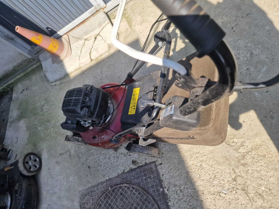 Masina de tuns gazonul pe benzina HONDA 4CP Cu tractiune si SAC
