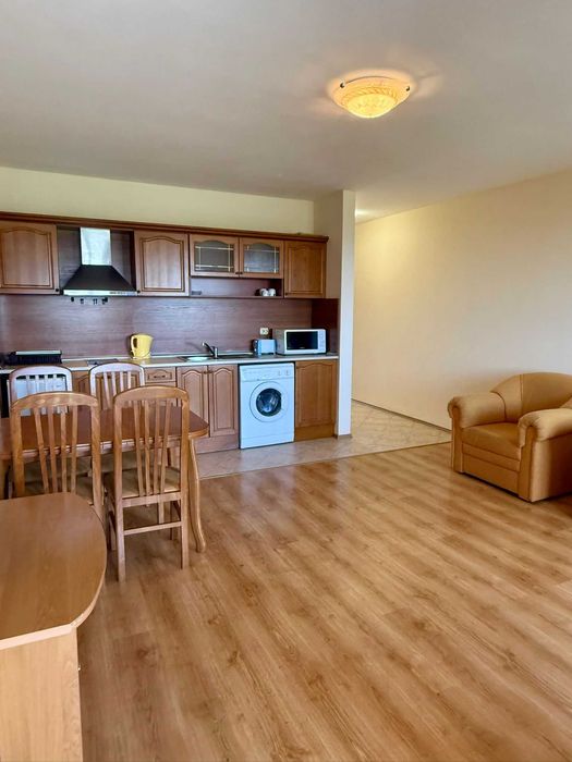 Двустаен апартамент в Обзор