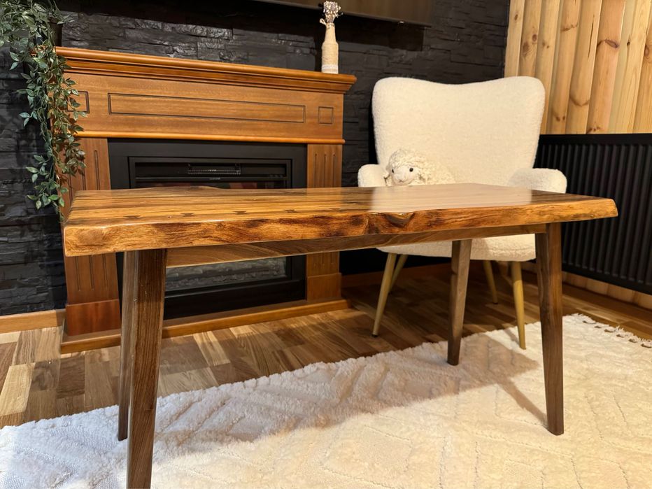 Masă de cafea din nuc realizată manual