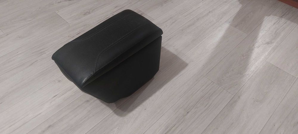 подлокотник в авто