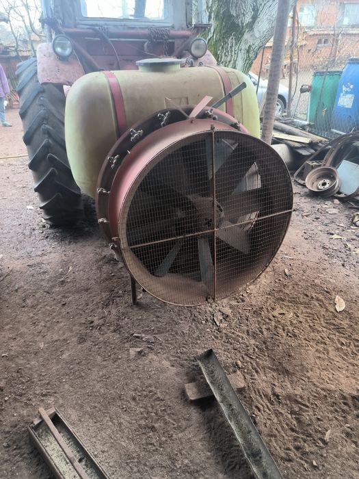 Трактор ЮМЗ с инвентар