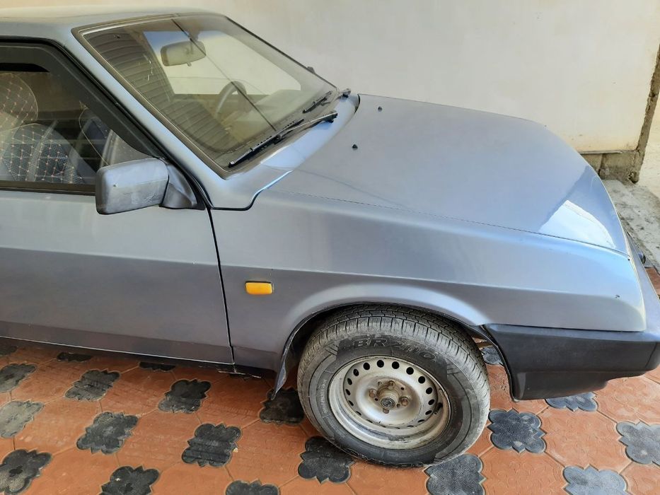 VAZ 21099 sotiladi