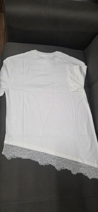 Tricou H&m model asimetric cu dantela in partea de jos,marimea S,nou,cu eticheta