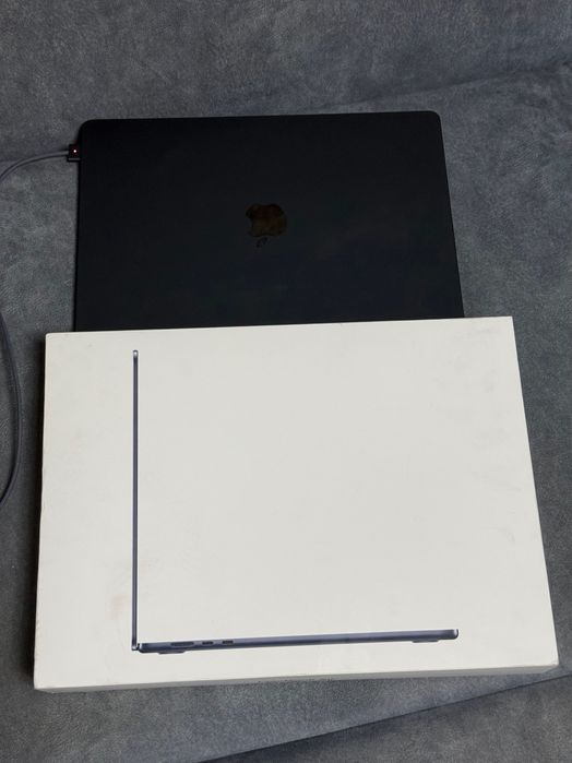 MacBook Air 15 Midnight M3 / 8ГБ / 256SSD / 15,3
