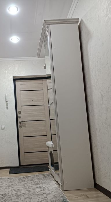 Продаю прихожий шкаф.
